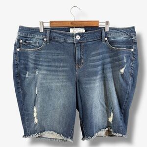 Torrid Boyfriend Bermuda Denim Shorts Size 22 Cutoff Distressed Frayed Hem
